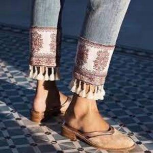 Pilcro Hyphen Tassel Fringe Boyfriend Jeans J150